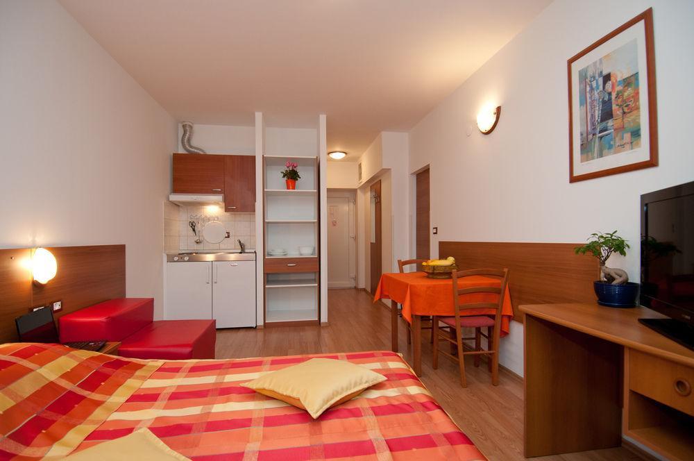 Apartments And Rooms Liburnija Опатия Экстерьер фото