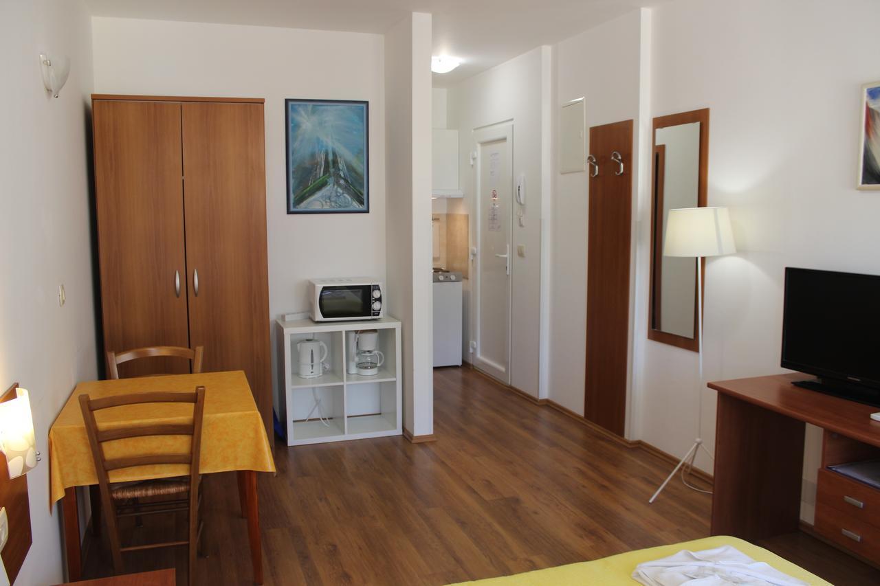 Apartments And Rooms Liburnija Опатия Экстерьер фото